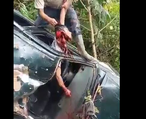 Gore video- Man was beheaded after a car accident