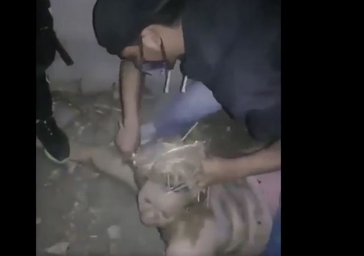 2022 gore video – Mexican drug gang member trying to cut off a woman’s head with a knife