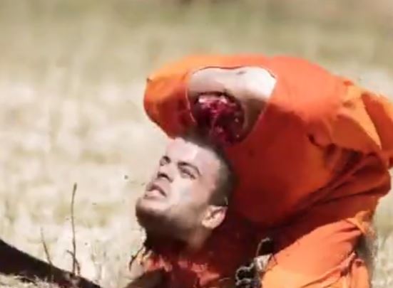 2022 gore video – Isis beheads eight men with machete