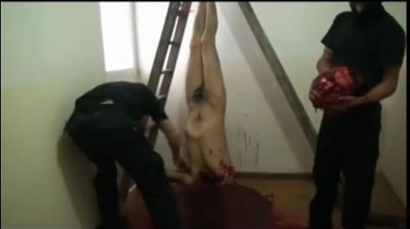 Gore video – Man hanged upside down and dismembered by Mexican drug gang