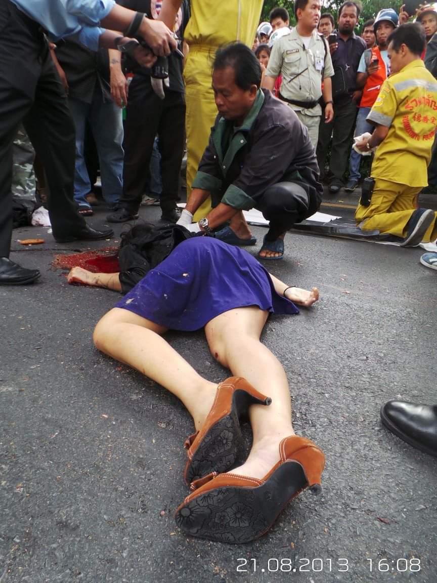 24-year-old Thai girl with high heels has her head crushed by a truck