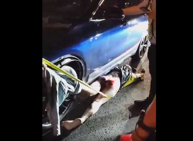 Accident video -Chinese woman hangs a body outside her car - xgore 