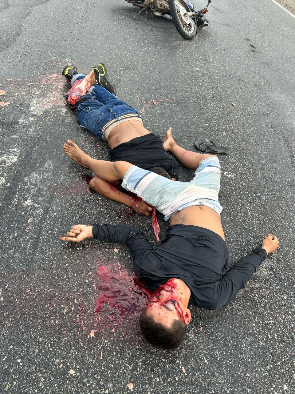 Two Dead in Violent Collision Between Car and Motorcycle on BR-324 in Bahia