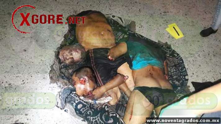 Ejido Acapulco, Guerrero – August 22, 2016: Two incomplete bodies were abandoned on the street d-02