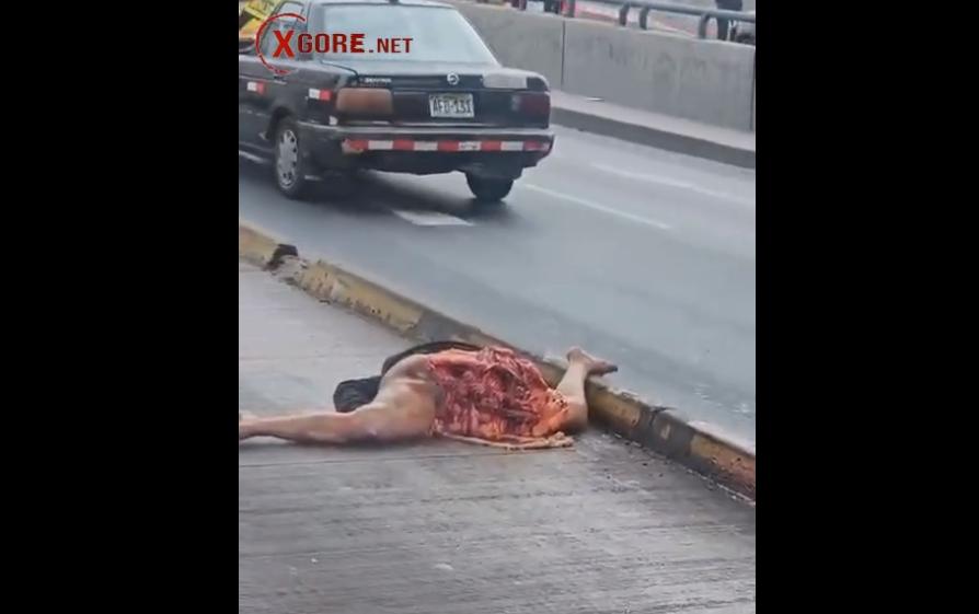 The woman jumped off the bridge and was crushed by a truck 01