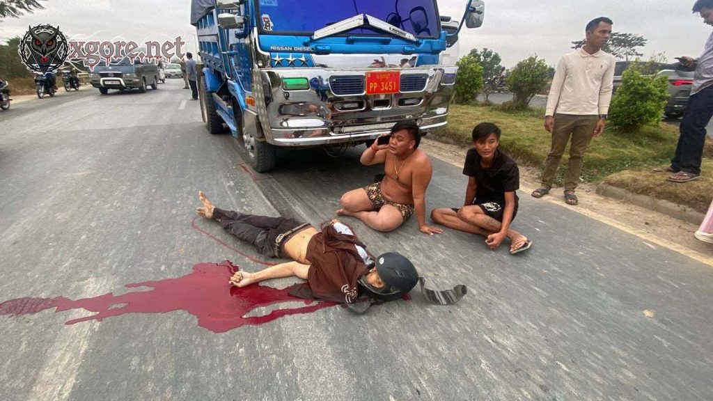 Man Decapitated in Horrific Phnom Penh Truck Collision Despite Wearing Helmet 01
