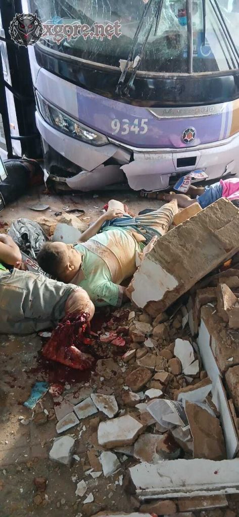 Bus Crash Horror: Rota Bus Smashes Into Itambé Rest Stop Killing Two 02