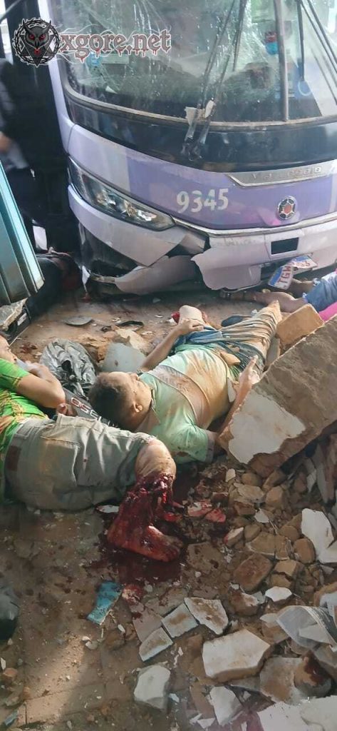 Bus Crash Horror: Rota Bus Smashes Into Itambé Rest Stop Killing Two 03