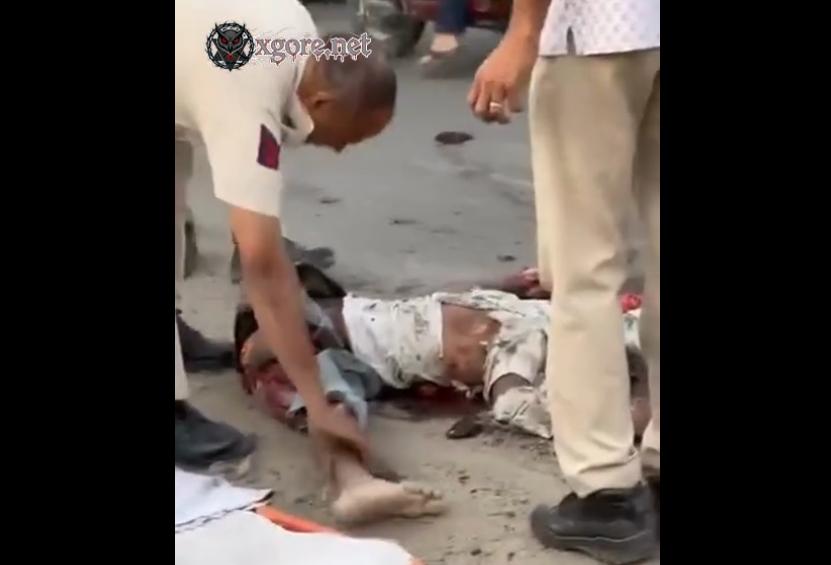 India - Man crushed by truck