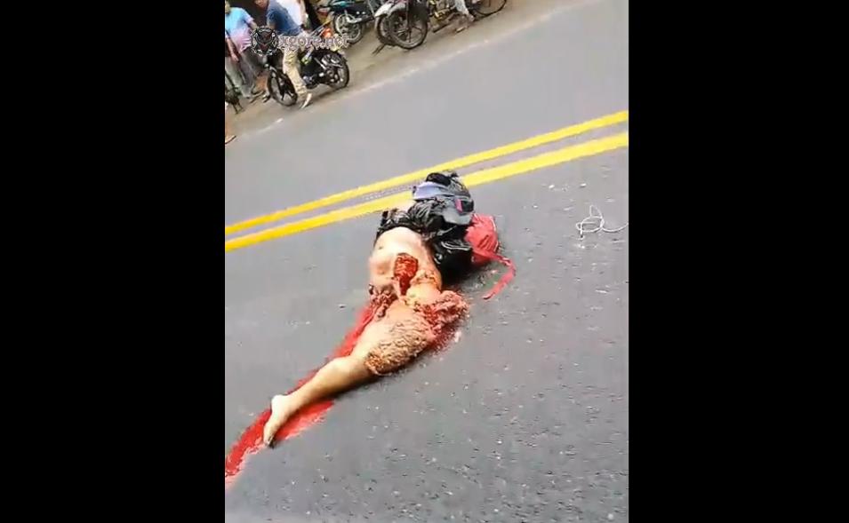 Woman Dies in Horrific Motorcycle Crash in El Triángulo, La Apartada as Leg is Torn Off and Crushed by Truck